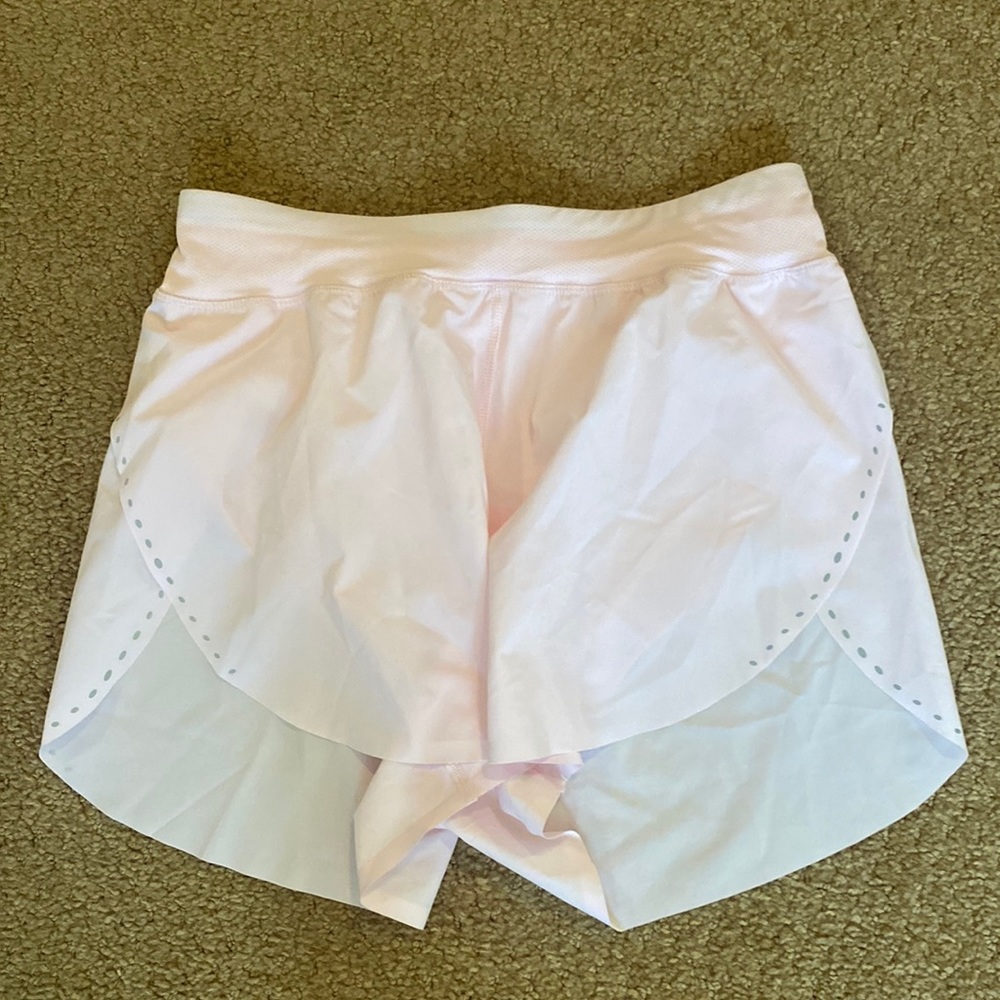 Lululemon size 4 strawberry milkshake find your pace 3 inch shorts high rise